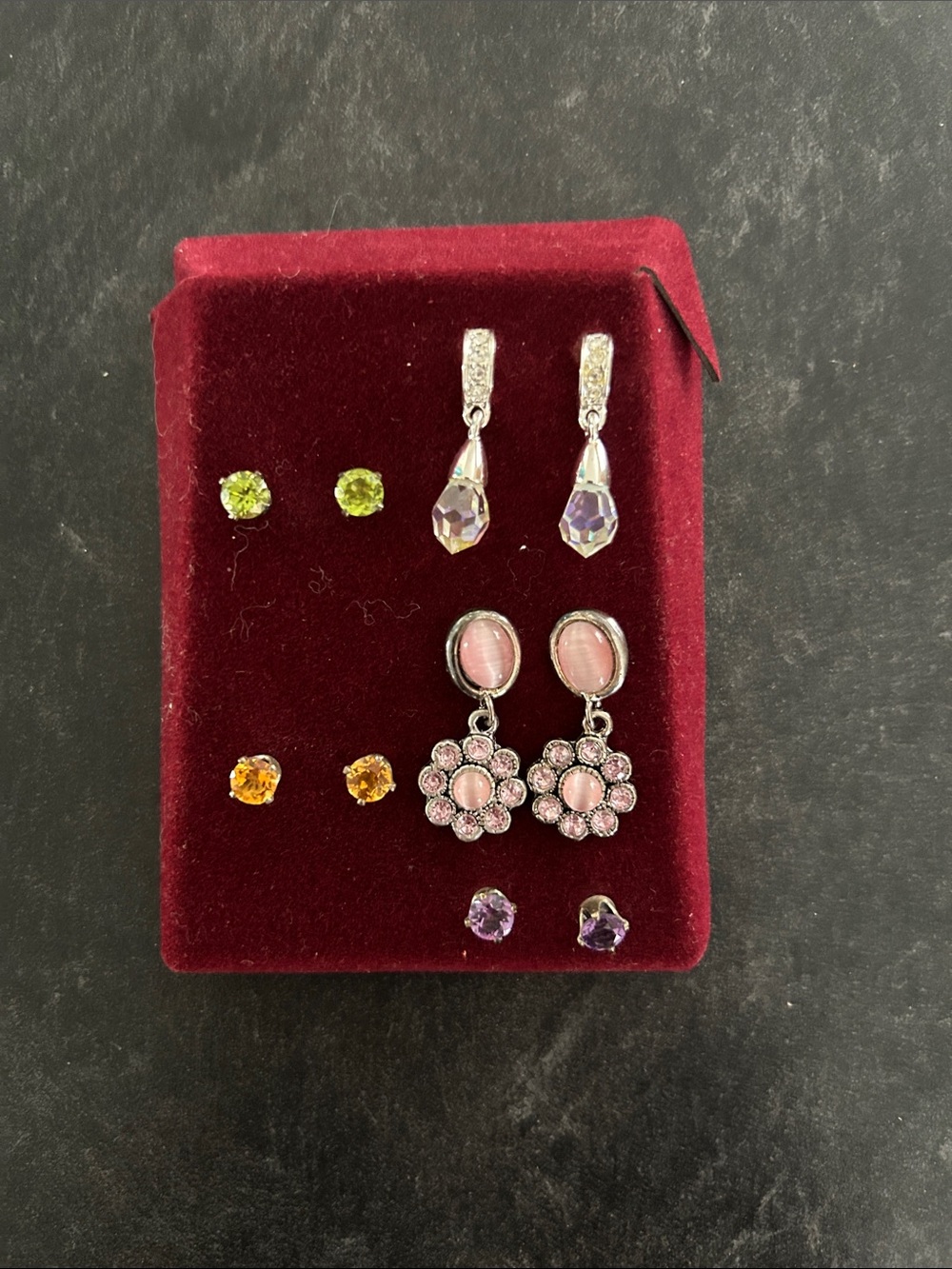 5 pairs of stud earrings